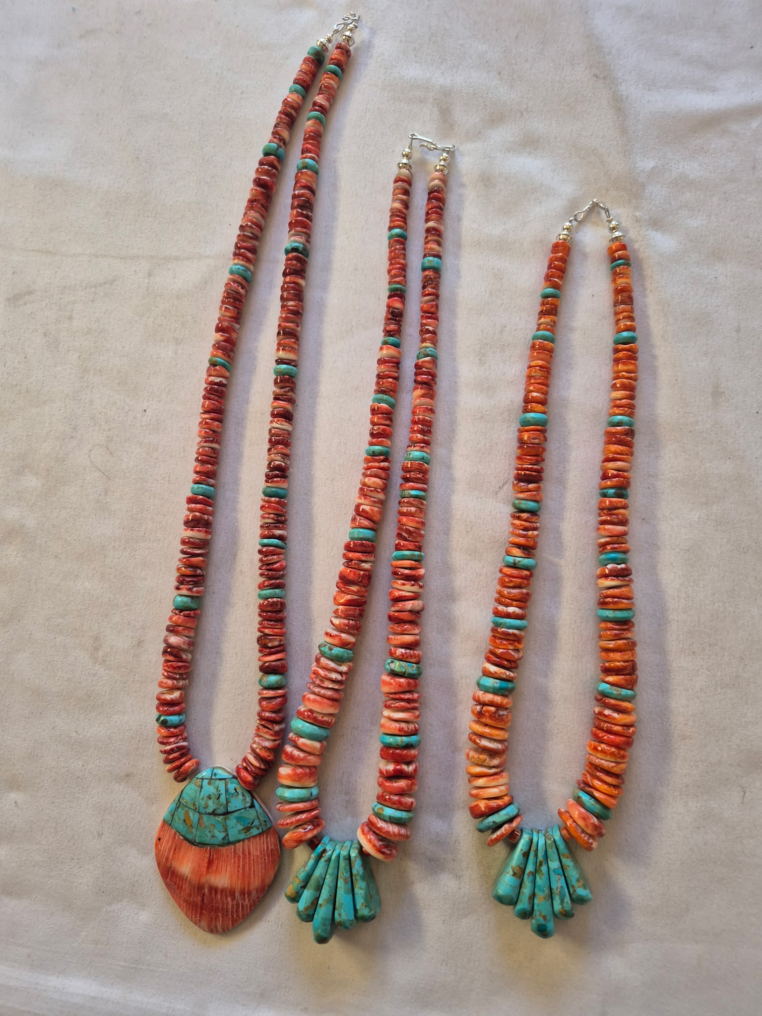 Single turquoise and orange necklace